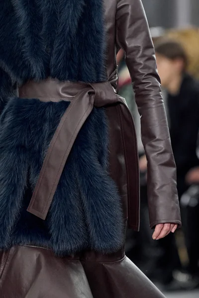 Look 69